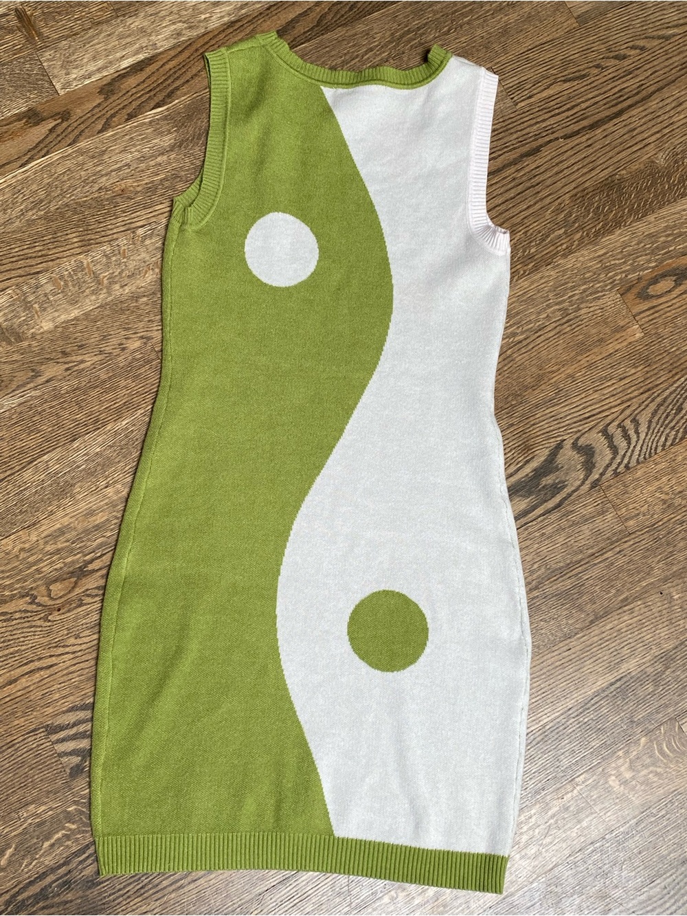 Sleeveless Green & White Yin Yang Knit Dress sz M